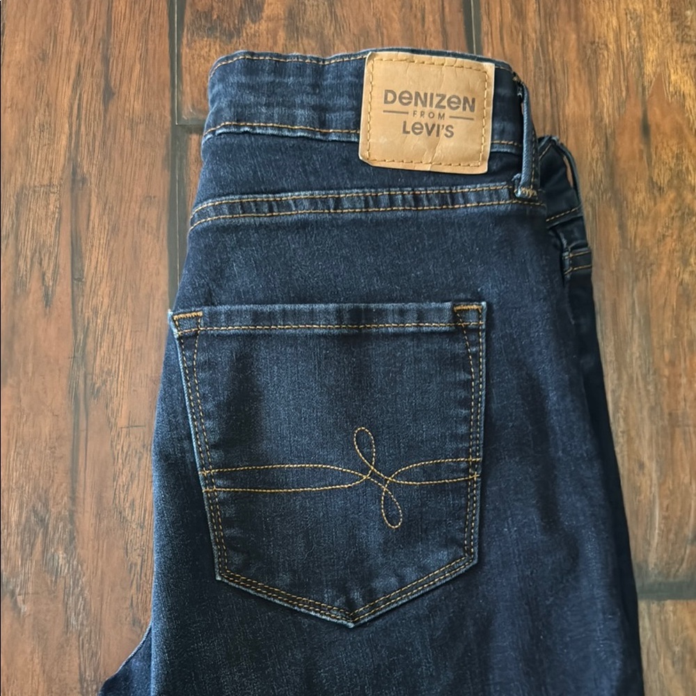 Women's Blue Jeans - Picture 4 of 5